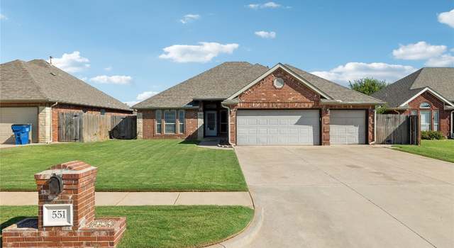 Photo of 551 W Pawnee Court Way, Mustang, OK 73064