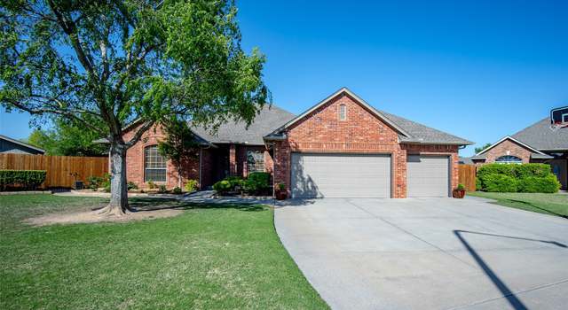 Photo of 3300 Red Maple Ln, Moore, OK 73170