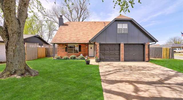 Photo of 813 Jupiter Rd, Edmond, OK 73003