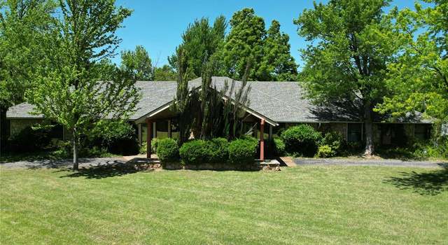 Photo of 2001 Woodhill Rd, Edmond, OK 73025