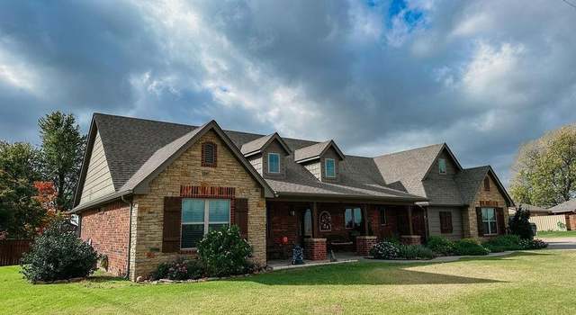 Photo of 421 W Oklahoma Ave, Hinton, OK 73047