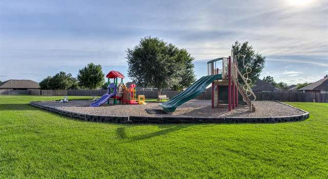 Photo of 2201 Summer Way Ln, Edmond, OK 73013