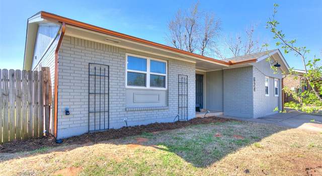 Photo of 624 W Carson Dr, Mustang, OK 73064