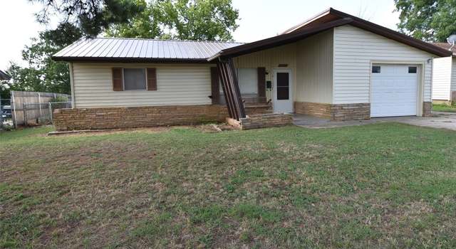 Photo of 1711 Oakridge Dr, Seminole, OK 74868