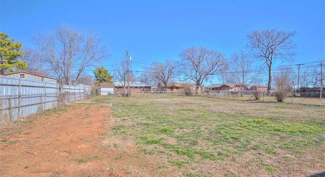 Photo of 406 Pryor Dr, Lindsay, OK 73052