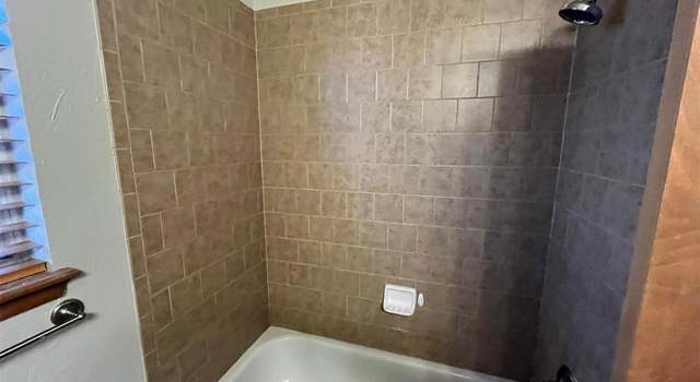 Photo of 604 E Linden Ln, Mustang, OK 73064