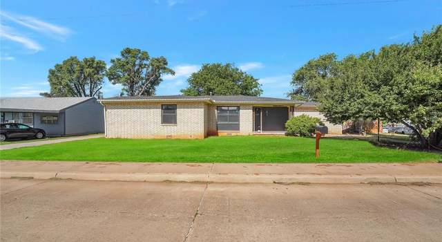Photo of 135 Blackburn Blvd, Elk City, OK 73644
