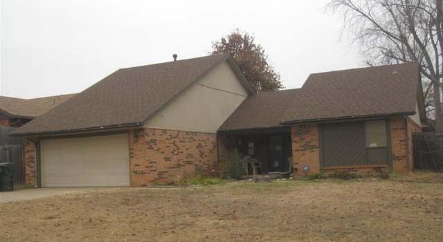 Photo of 9721 Crest Dr, Midwest City, OK 73130