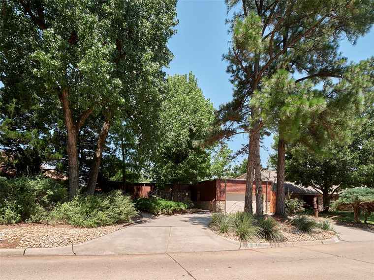 Photo of 7501 Brookside Dr Oklahoma City, OK 73132
