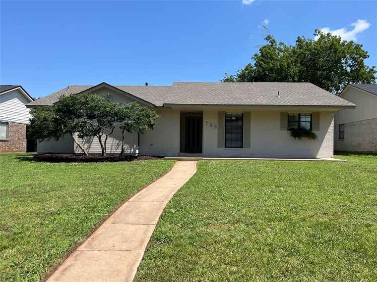 Photo of 709 NW 140th St Edmond, OK 73013