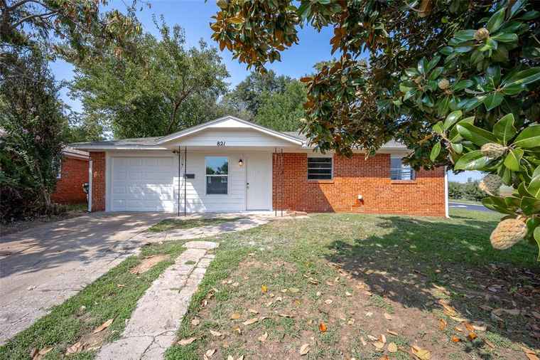 Photo of 821 Oliver St Norman, OK 73071