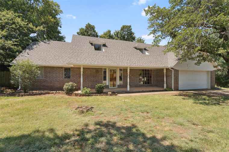 Photo of 1312 Cedar View Rd Edmond, OK 73013