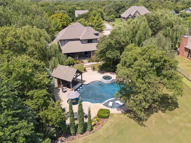 Photo of 5710 Smoky Hill Trl Edmond, OK 73034