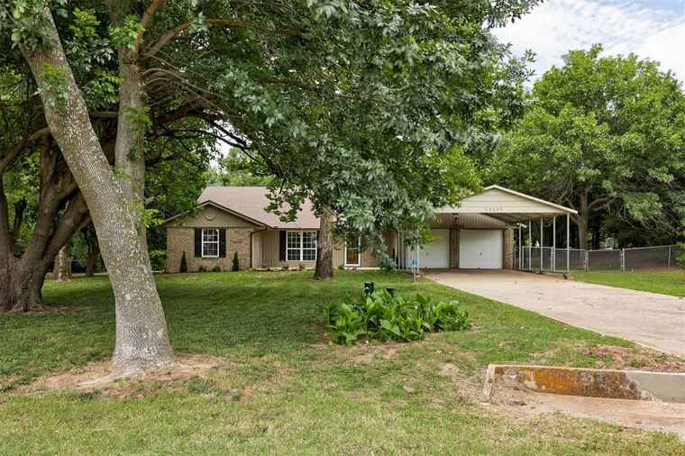 Photo of 13229 Blue Quail Rd Yukon, OK 73099
