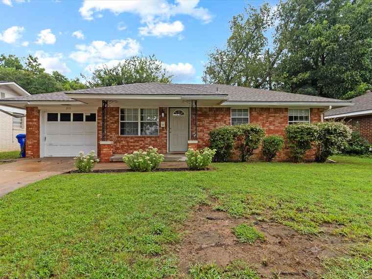 Photo of 213 Atterberry Dr Norman, OK 73071
