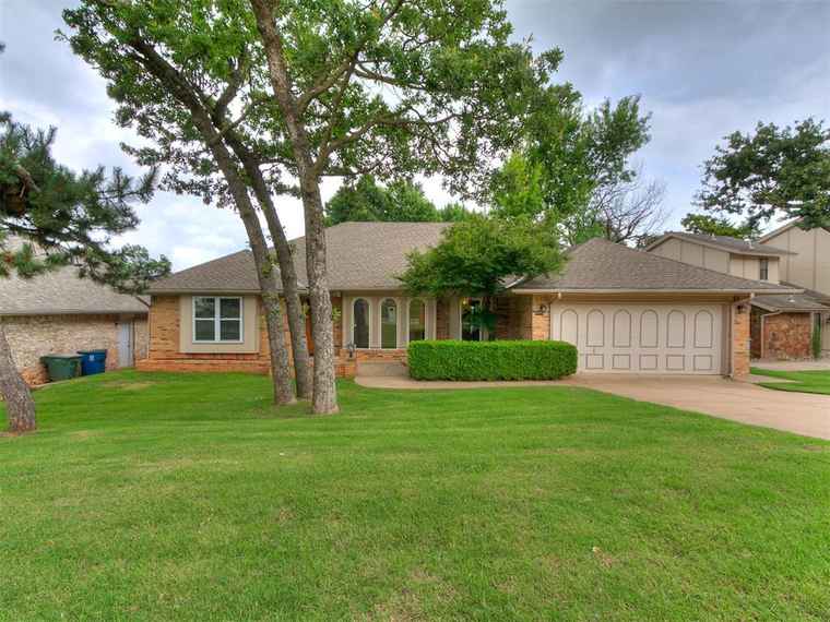 Photo of 908 Carfax Rd Edmond, OK 73034