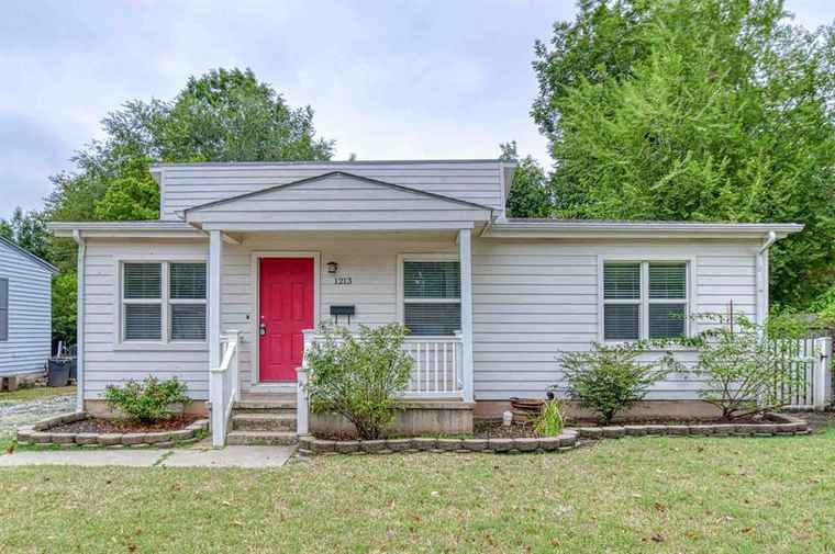 Photo of 1213 Iowa St Norman, OK 73069