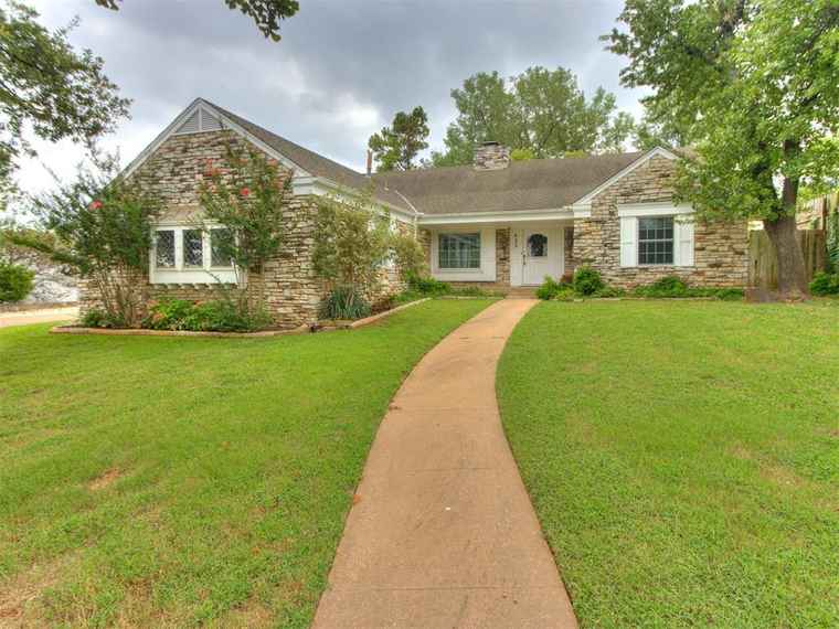 Photo of 822 Willment Pl Edmond, OK 73034