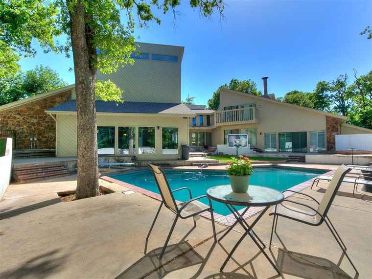 Photo of 913 Oak Tree Dr Edmond, OK 73025