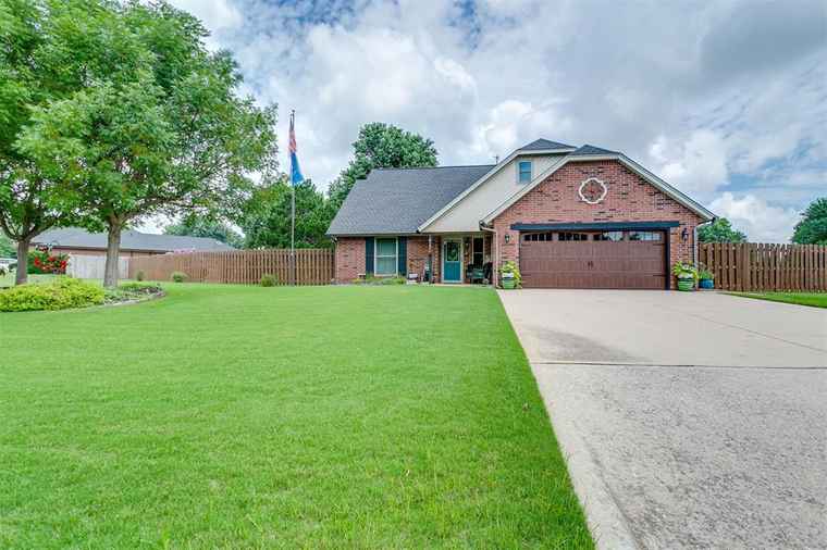 Photo of 8109 Westwood Ln Oklahoma City, OK 73169