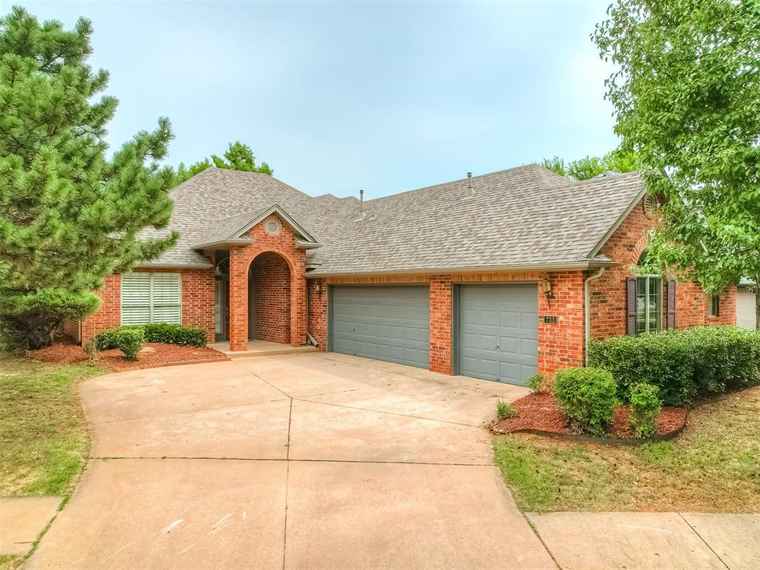 Photo of 733 Longmeadow Ln Edmond, OK 73003