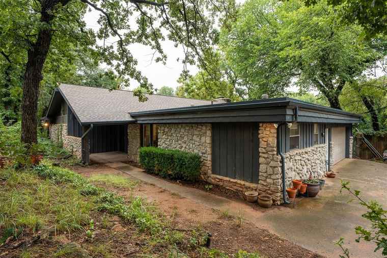 Photo of 2113 N Mistletoe Ln Edmond, OK 73034