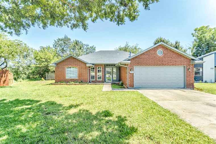 Photo of 3305 Outpost Cir Norman, OK 73072