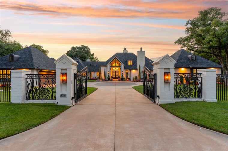 Photo of 18909 Saddle River Dr Edmond, OK 73012