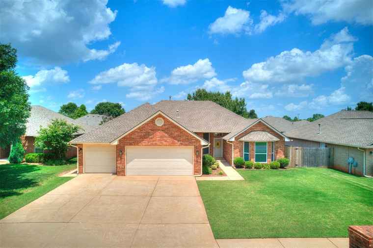 Photo of 1825 Hemingway Dr Edmond, OK 73013