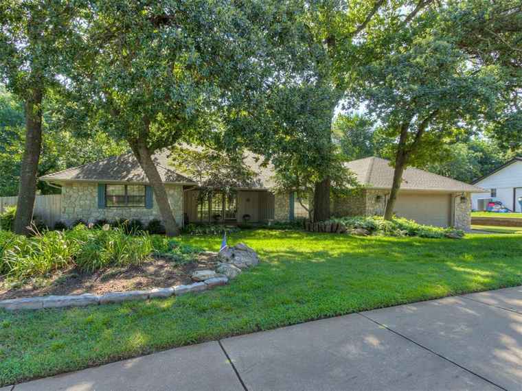 Photo of 2200 Brookhaven Dr Edmond, OK 73034