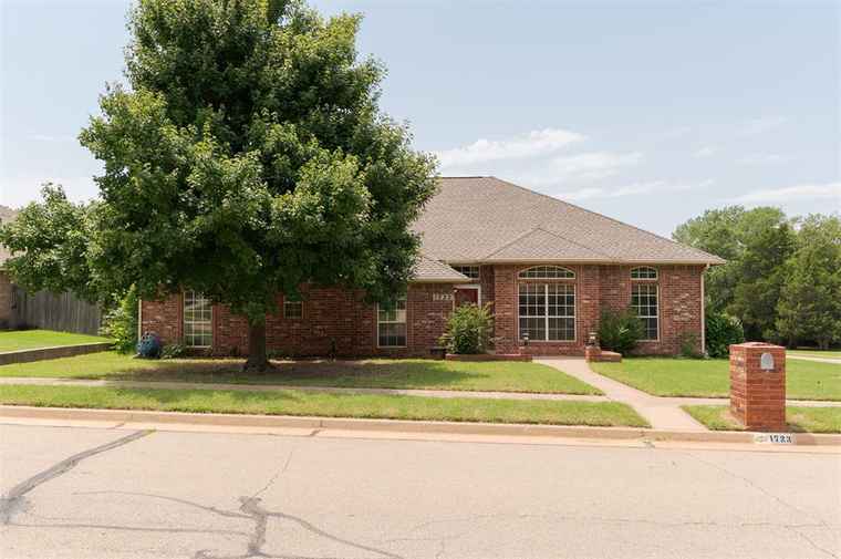 Photo of 1723 Grey Hawk Rd Edmond, OK 73003