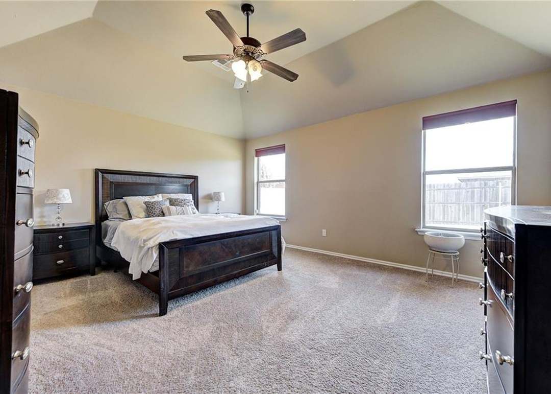 608 N Bighorn Way, Mustang, OK 73064