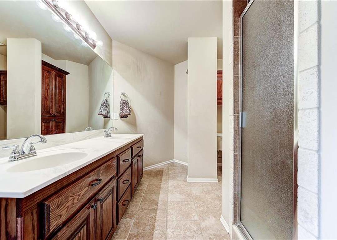 608 N Bighorn Way, Mustang, OK 73064