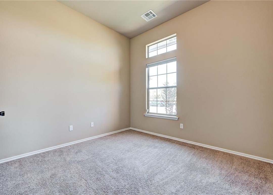 608 N Bighorn Way, Mustang, OK 73064