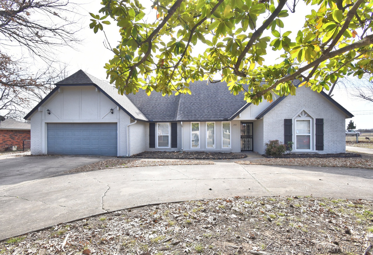 203 Bel Aire Pl, Muskogee, OK 74403 | MLS# 2404200 | Redfin