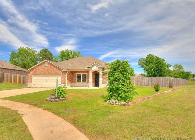 Property at 2108 Walnut Hill Ln, Claremore, OK 74019, 4 beds, 2 baths
