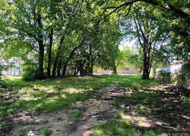 Property at 812 W 10th, Ada, OK 74820