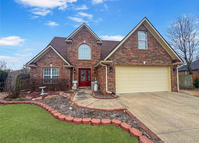 Property at 3871 Lexington Ave, Tahlequah, OK 74464, 4 beds, 2.5 baths