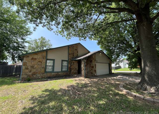Property at 1700 S Cypress Ave, Broken Arrow, OK 74012, 3 beds, 2 baths