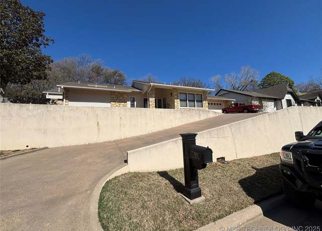 Property at 7812 S Urbana Ave, Tulsa, OK 74136, 4 beds, 3.5 baths