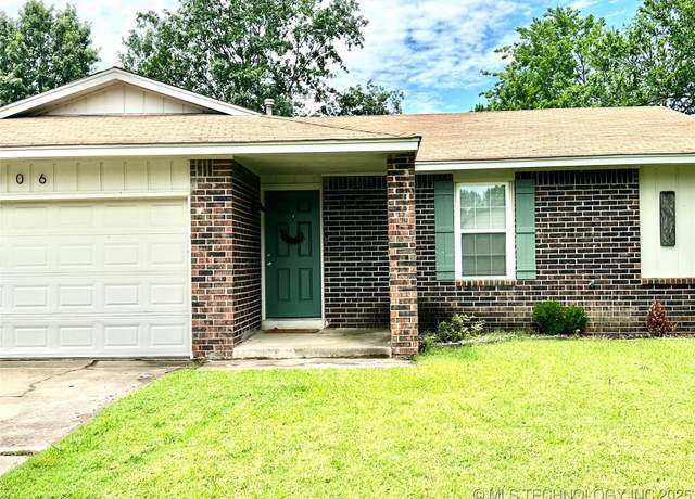 Property at 8106 N 120th East Ave, Owasso, OK 74055, 3 beds, 1.5 baths