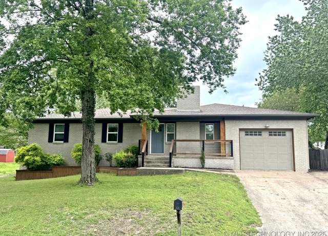 Property at 908 S Mission Ave, Tahlequah, OK 74464, 4 beds, 3 baths