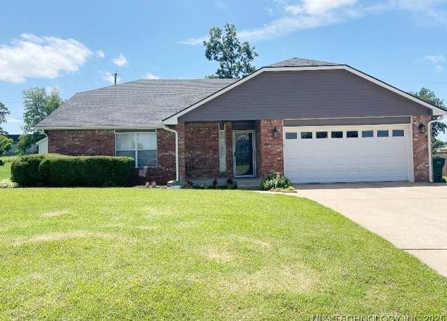 Property at 420 W 54th St, Sand Springs, OK 74063, 3 beds, 2 baths