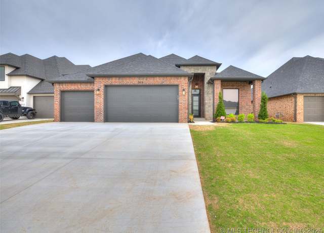 Property at 5818 E 126th St S, Bixby, OK 74008, 3 beds, 2.5 baths