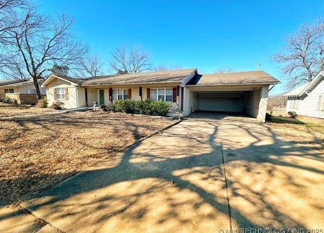 Property at 611 S Okfuskee, Wewoka, OK 74884, 3 beds, 3 baths