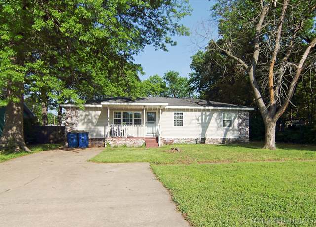 Property at 705 S Garfield Ave, Wagoner, OK 74467, 3 beds, 2 baths