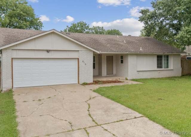 Property at 816 W Birmingham St, Broken Arrow, OK 74011, 3 beds, 2 baths