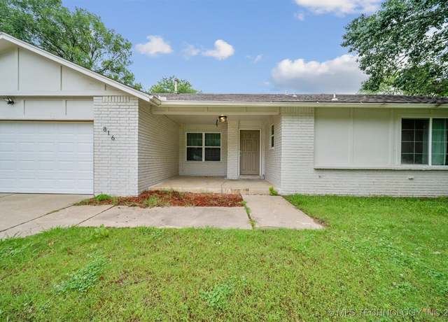 Property at 816 W Birmingham St, Broken Arrow, OK 74011, 3 beds, 2 baths