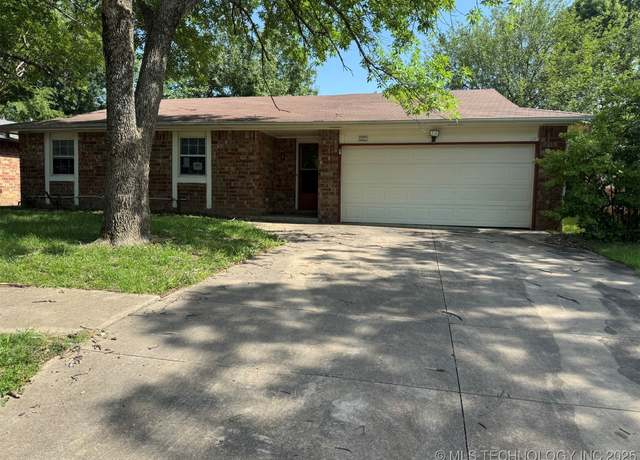Property at 2001 W Gary St, Broken Arrow, OK 74012, 4 beds, 2 baths