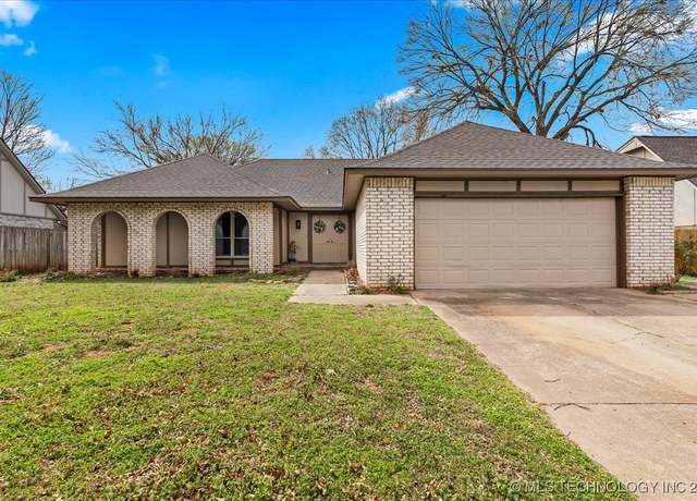 Property at 909 W Decatur St, Broken Arrow, OK 74011, 3 beds, 2 baths